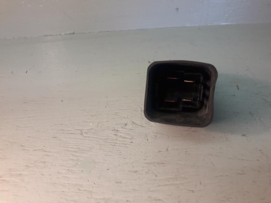 Baksidan på Startrelä från en Yamaha WR 125 -2010 motorcykel.