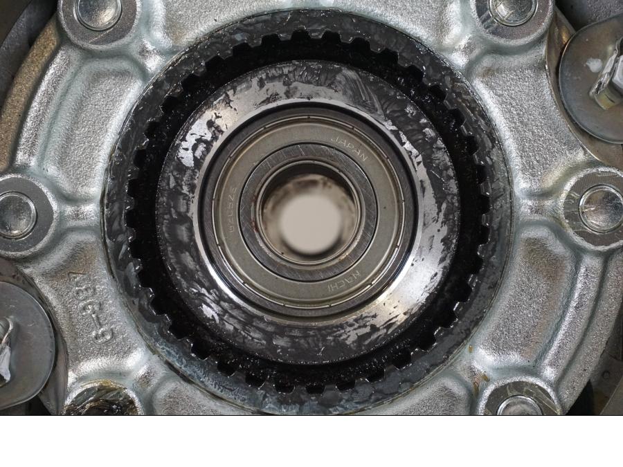 Vänster sida på Fälg från en Suzuki VZR 1800 -2009 motorcykel.