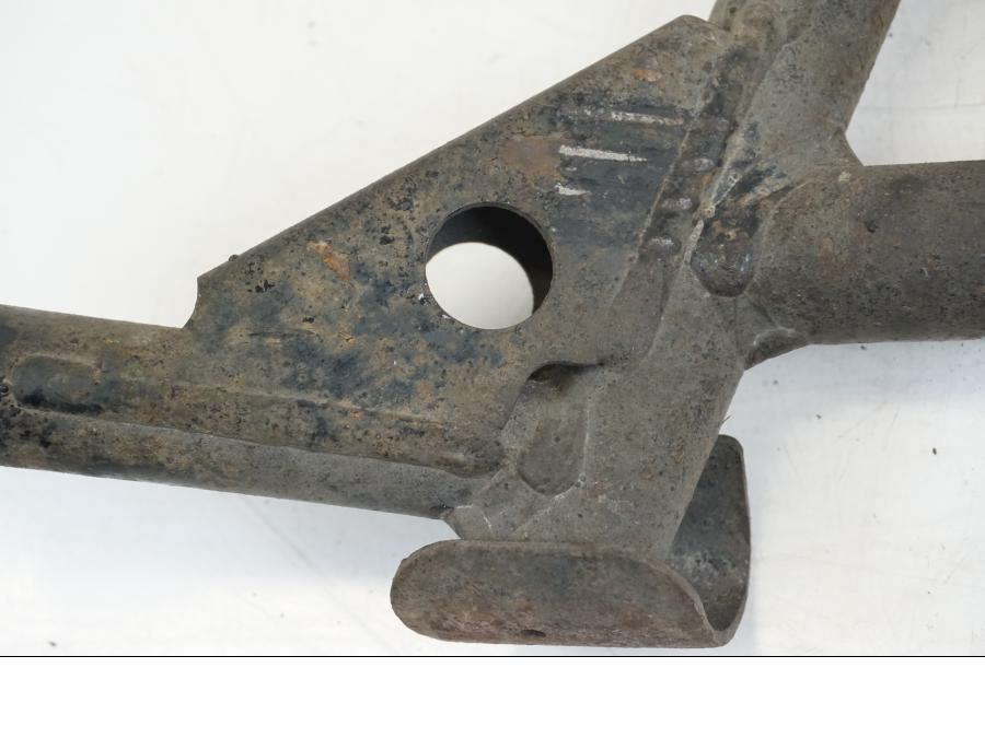 Höger sida på Centralstöd från en Honda ST 1300 -2002 motorcykel.