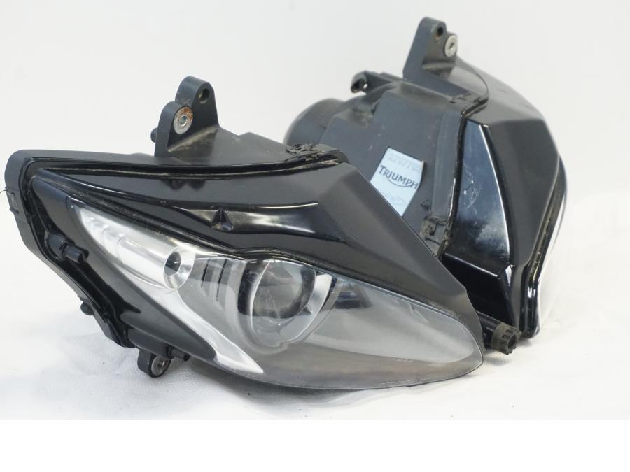 Baksidan på Strålkastare från en Triumph Daytona 675 -2010 motorcykel.