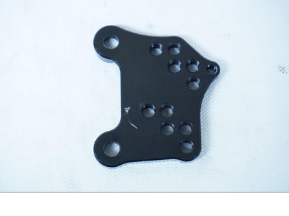 Baksidan på Fotpinnefäste inre från en Aprilia RSV 1000 -2004 motorcykel.