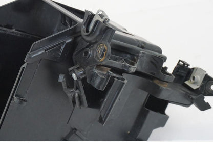 Baksidan på Batterihållare från en BMW R 1250 GS -2019 motorcykel.