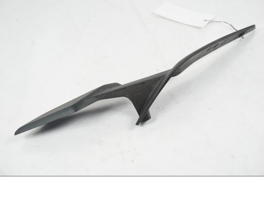 Baksidan på Kedjeskydd från en MV Agusta Dragster -2014 motorcykel.