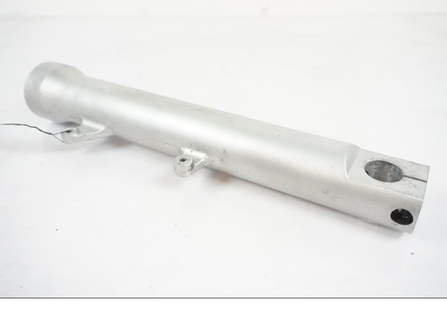 Snett nerifrån på Gaffelben från en BMW F 650 CS -2002 motorcykel.