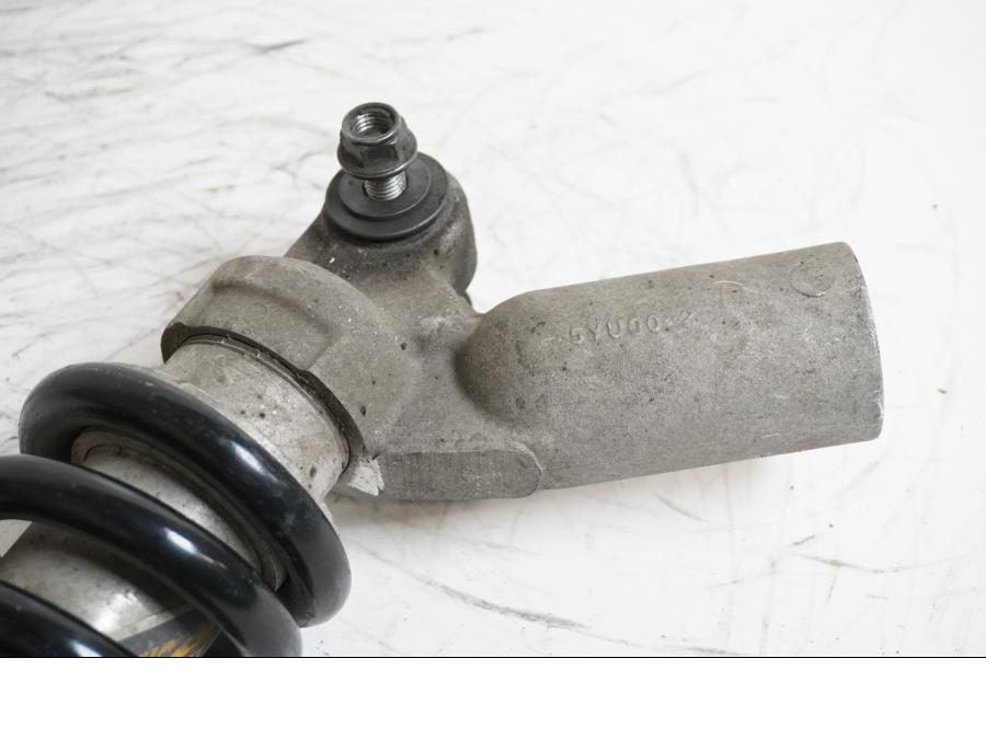 Vänster sida på Stötdämpare från en Yamaha MT-01 -2005 motorcykel.