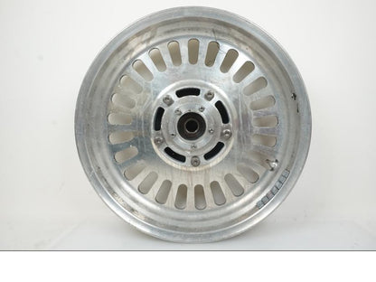 Extrabild1 på Fälg från en Triumph Rocket III -2011 motorcykel.