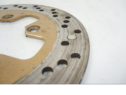 Snett uppifrån på Bromsskiva från en Suzuki GSX 600 F -1998 motorcykel.