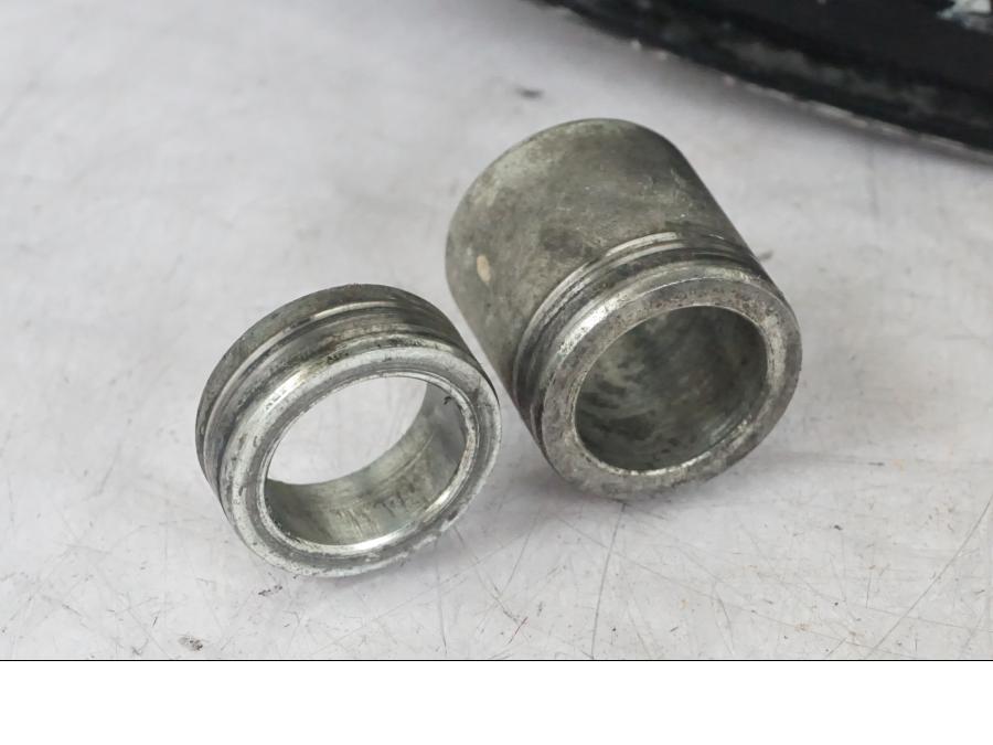 Baksidan på Fälg från en Honda CBR 1100 XX -1999 motorcykel.