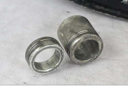 Baksidan på Fälg från en Honda CBR 1100 XX -1999 motorcykel.