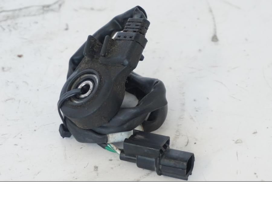 Baksidan på Sidostödsbrytare från en Honda SH 300 A -2011 scooter.