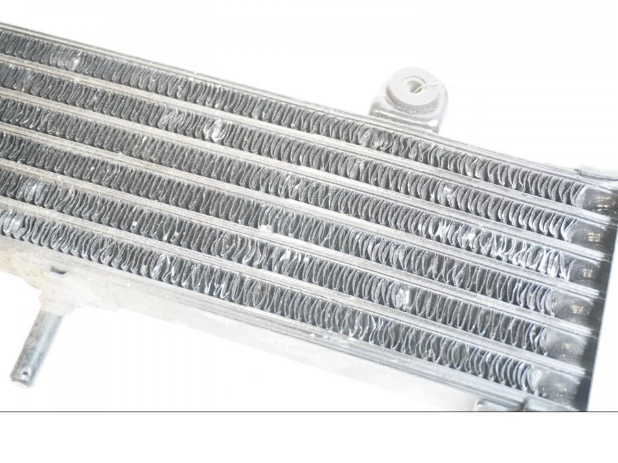 Baksidan på Oljekyl från en Yamaha XJR 1300 -2001 motorcykel.