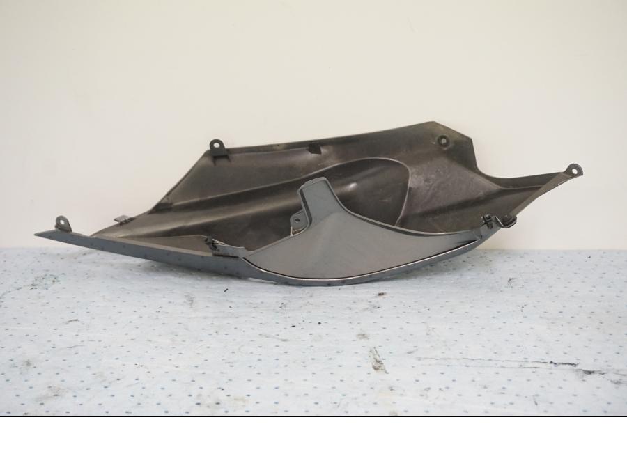 Höger sida på Bakvinge från en Kawasaki Ninja H2 -2019 motorcykel.