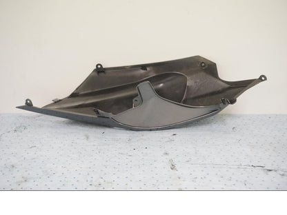 Höger sida på Bakvinge från en Kawasaki Ninja H2 -2019 motorcykel.