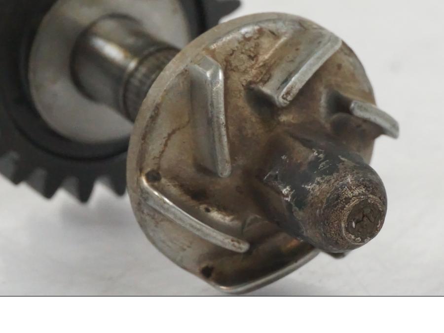 Baksidan på Vattenpump från en Honda CBR 125 R -2006 motorcykel.