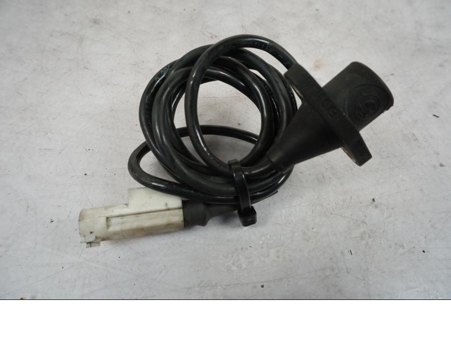 Framsidan på ABS givare från en BMW R 850 R -2004 motorcykel.