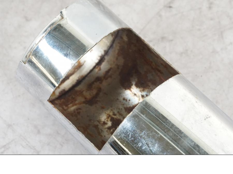 Baksidan på Gaffeldekorrör från en Kawasaki VN 1500 -1996 motorcykel.