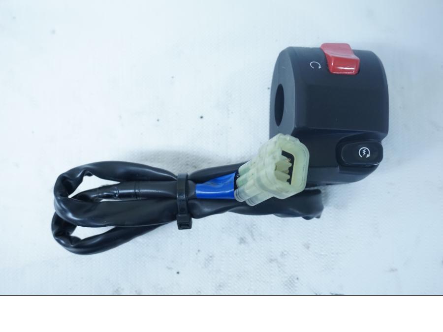 Framsidan på Styrelreglage från en Kawasaki Ninja 650 -2018 motorcykel.