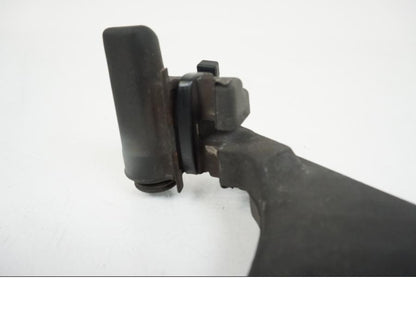 Snett nerifrån på Bromsoksfäste från en Yamaha YZF 1000 R1 -2002 motorcykel.