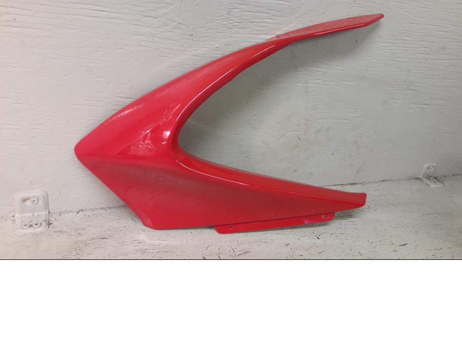 Framsidan på Toppkåpa från en Ducati 899 Panigale -2014 motorcykel.