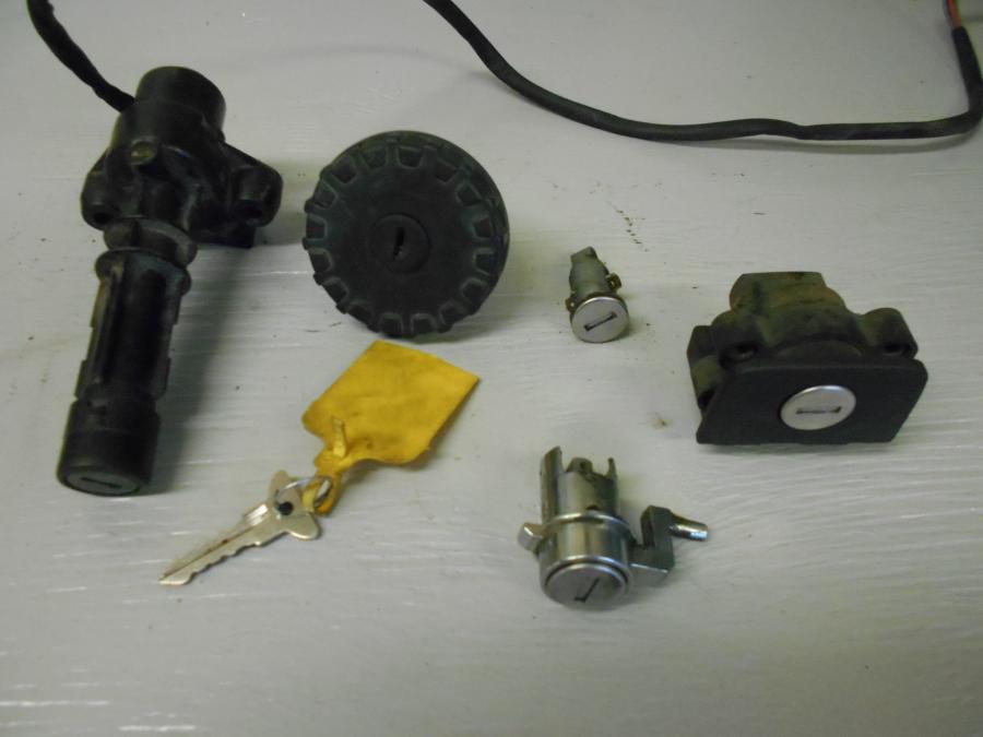 Framsidan på Låssats från en BMW K 1200 LT -2007 motorcykel.