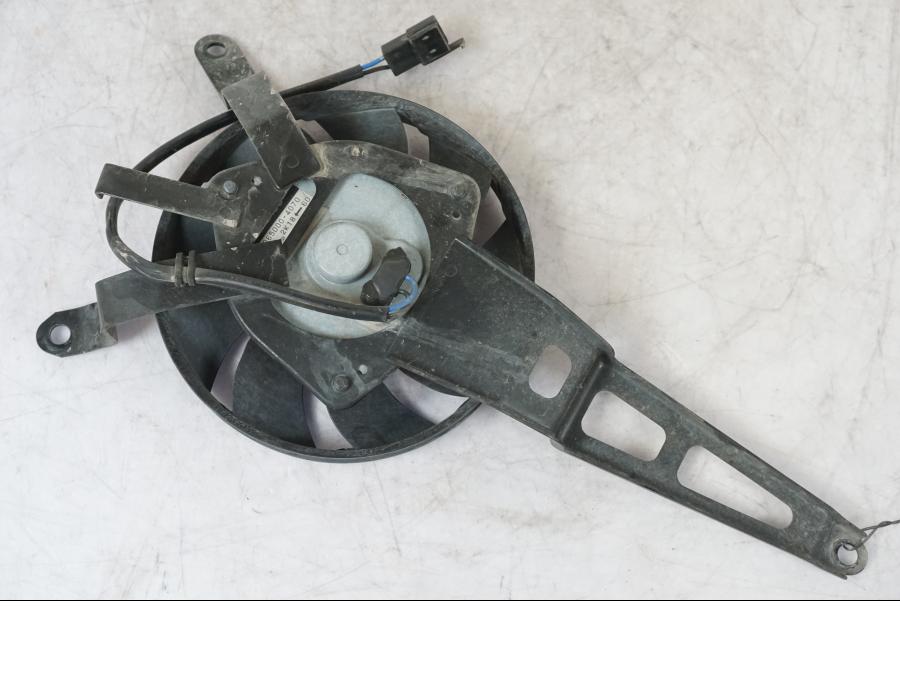 Snett uppifrån på Vattenkylfläkt från en Kawasaki ZX-10R -2008 motorcykel.