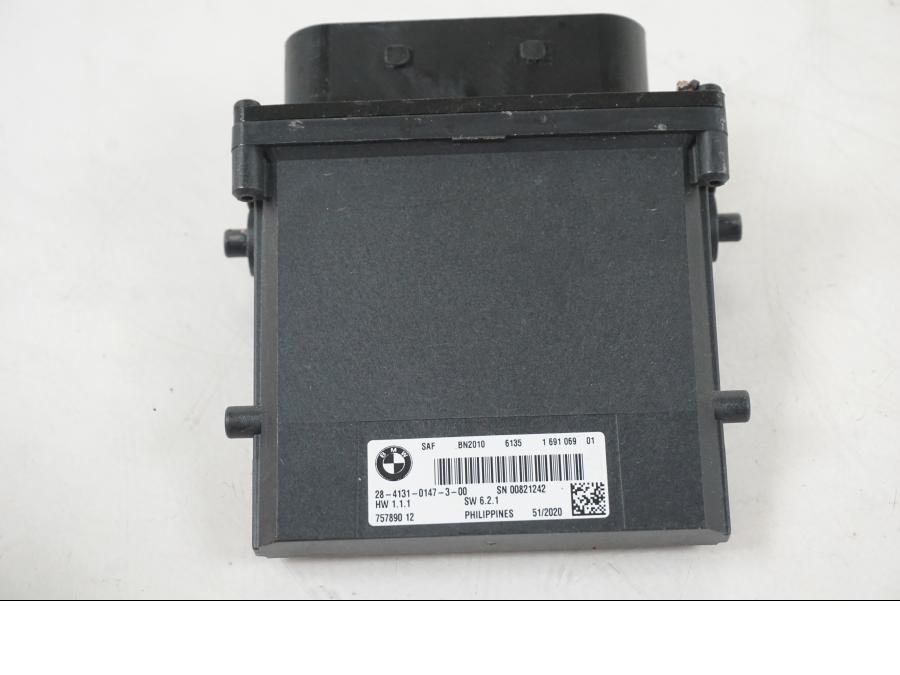 Vänster sida på ESA Control Unit från en BMW R 1250 GS -2021 motorcykel.