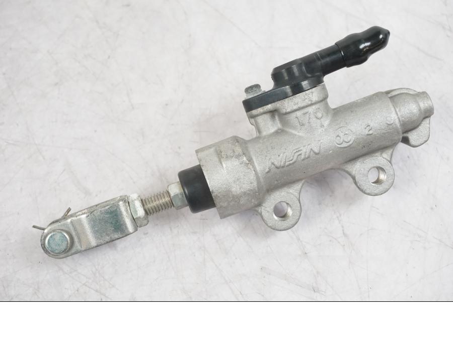 Framsidan på Bromshuvudcylinder från en Suzuki GSF 1250 -2010 motorcykel.