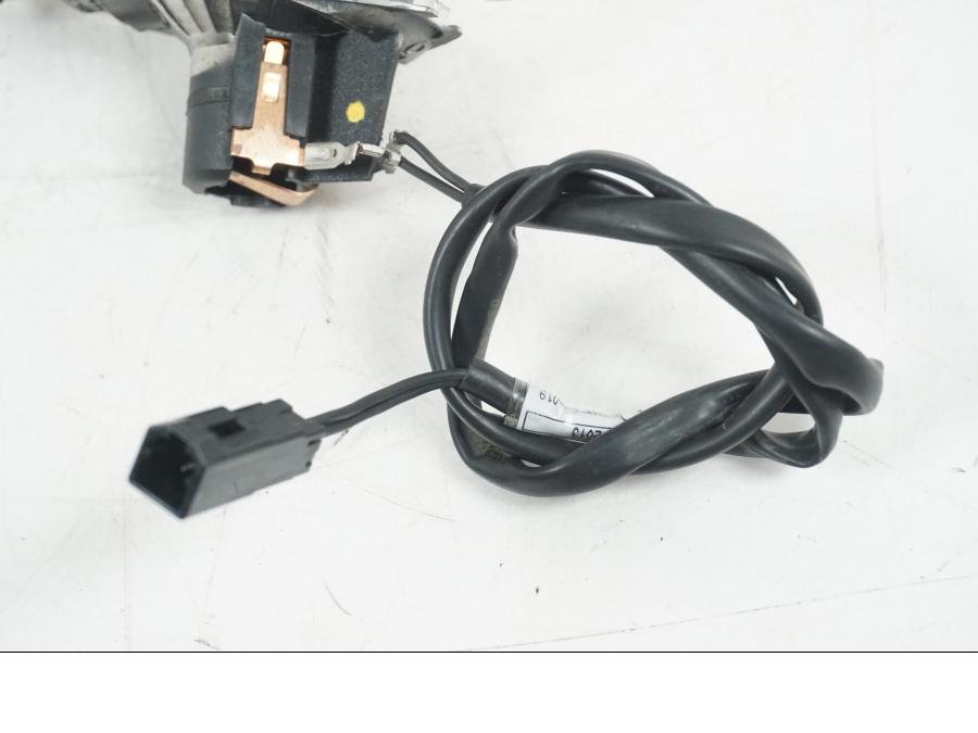 Snett nerifrån på Blinkers från en Ducati Hyperstrada -2013 motorcykel.