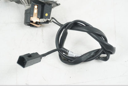 Snett nerifrån på Blinkers från en Ducati Hyperstrada -2013 motorcykel.