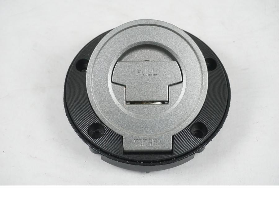 Extrabild2 på <p>Låssats från Yamaha MT-09 Tracer ABS 2016.</p>

<p>Tändningslås, antenn, cdi/ecu (2SC-8591A-00), tanklock, sadellås, 1st röd nyckel och 2st svarta nycklar</p> motorcykel.