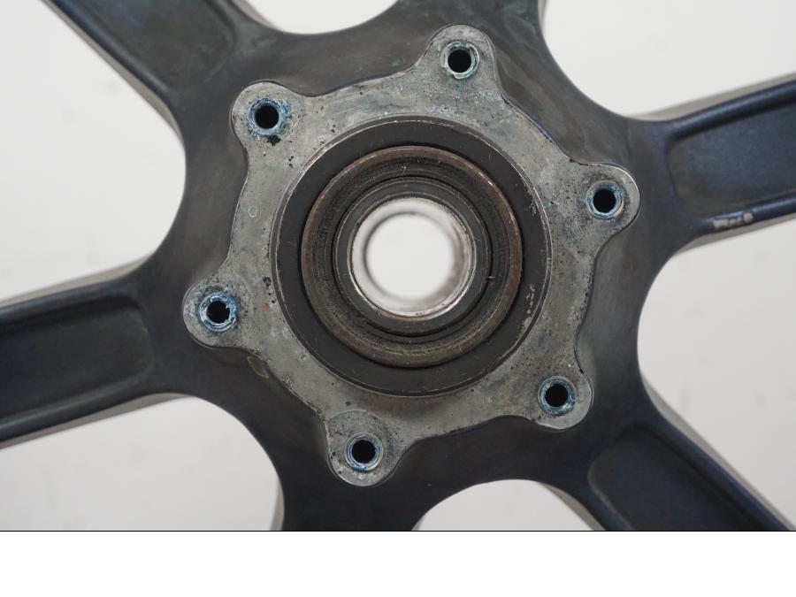 Extrabild1 på Fälg från en Buell 1125 R -2008 motorcykel.