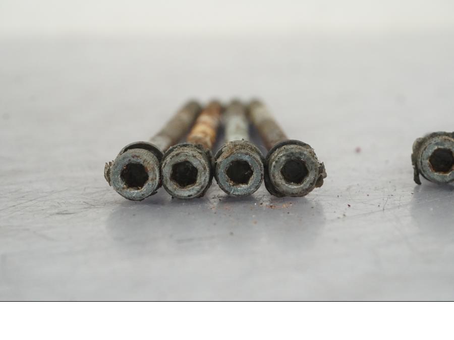 Vänster sida på Transmissionskåpa från en H-D Touring Road King Classic FLHRCI -2008 motorcykel.