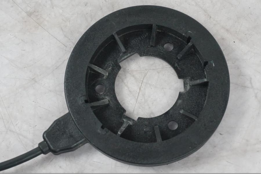 Baksidan på Antenn till tändningslås från en KTM 1290 Super Duke R -2022 motorcykel.