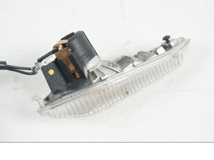 Snett uppifrån på Blinkers från en Ducati Hyperstrada -2013 motorcykel.