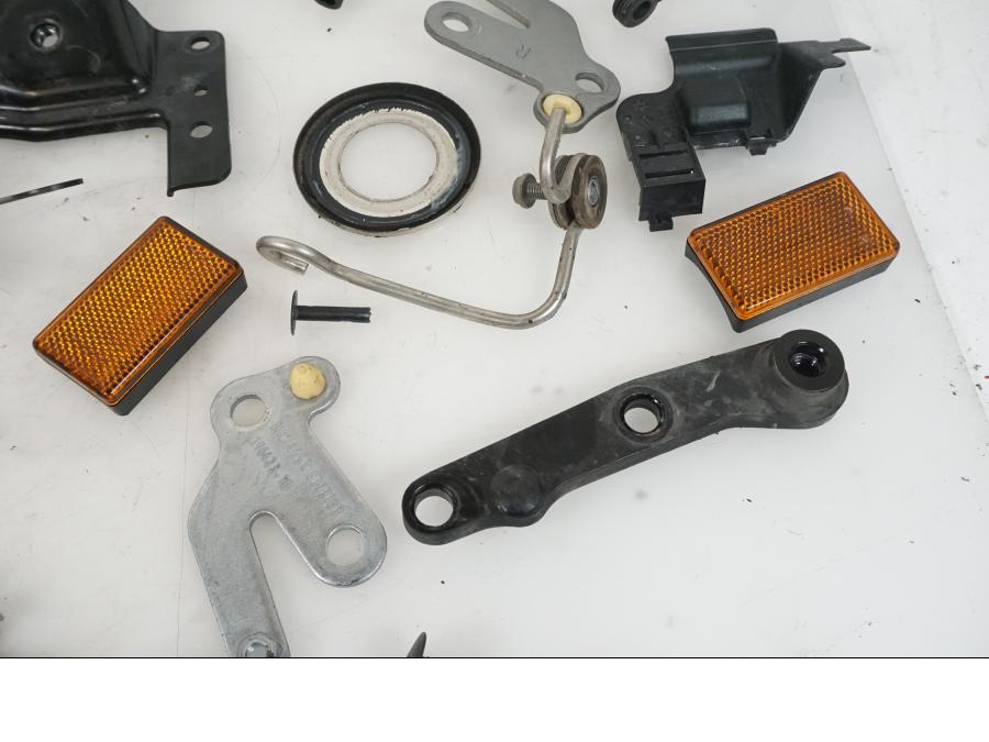 Snett nerifrån på Skruv / Mutter etc från en BMW F 750 GS -2019 motorcykel.