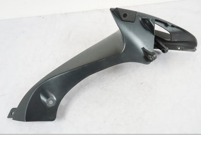 Snett nerifrån på Luftintag från en Suzuki GSX-R 750 -2006 motorcykel.