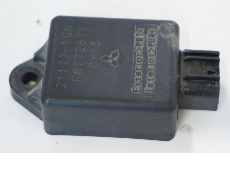 Baksidan på Relä från en Kawasaki ZR-7 -2001 motorcykel.