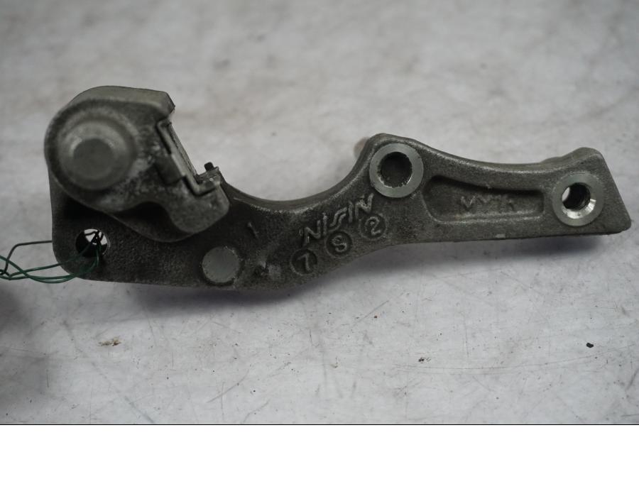 Höger sida på Bromsoksfäste från en Honda XRV 750 -1993 motorcykel.