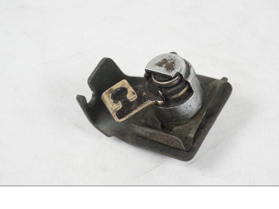 Höger sida på <p>Låssats från Suzuki SV 1000 S 2004.</p>

<p>1st nyckel, tanklock, sadellås och tändningslås.</p> motorcykel.