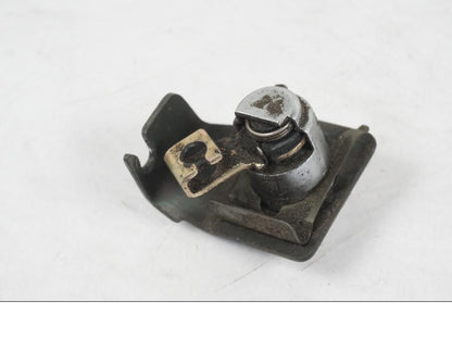 Höger sida på <p>Låssats från Suzuki SV 1000 S 2004.</p>

<p>1st nyckel, tanklock, sadellås och tändningslås.</p> motorcykel.