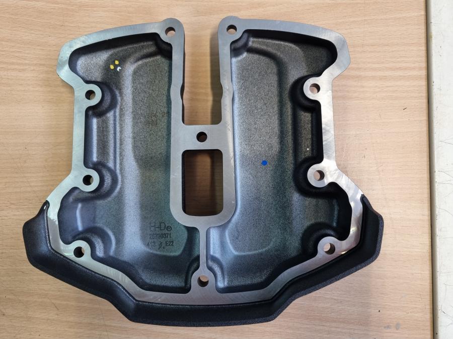 Baksidan på Ventilkåpa från en H-D Dyna Fat Bob FXDF -2018 motorcykel.