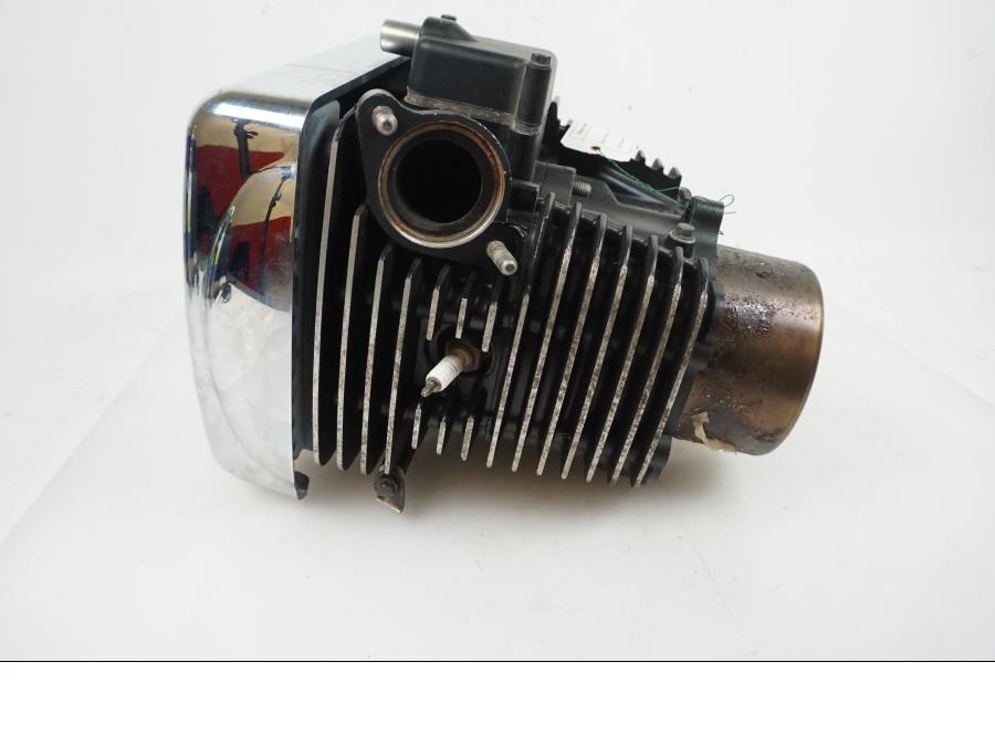 Framsidan på Cylinder från en Kawasaki VN 1600 Mean Streak -2004 motorcykel.