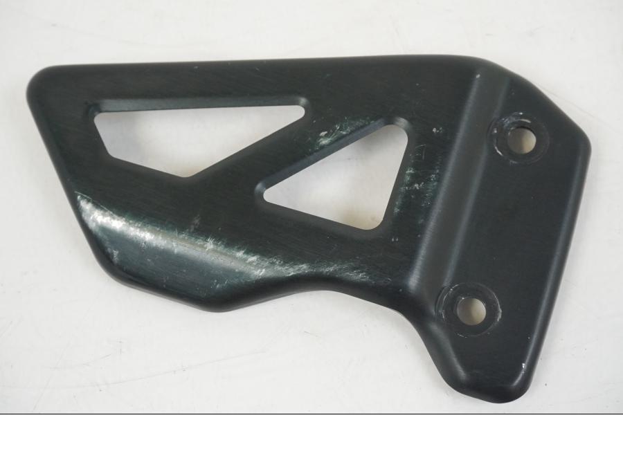 Framsidan på Fotpinnehälskydd från en Suzuki GSX-R 750 -2001 motorcykel.