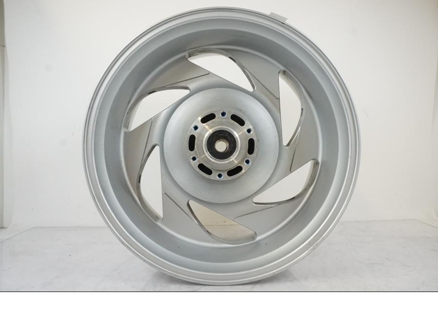 Extrabild2 på Fälg från en Suzuki VZR 1800 -2009 motorcykel.