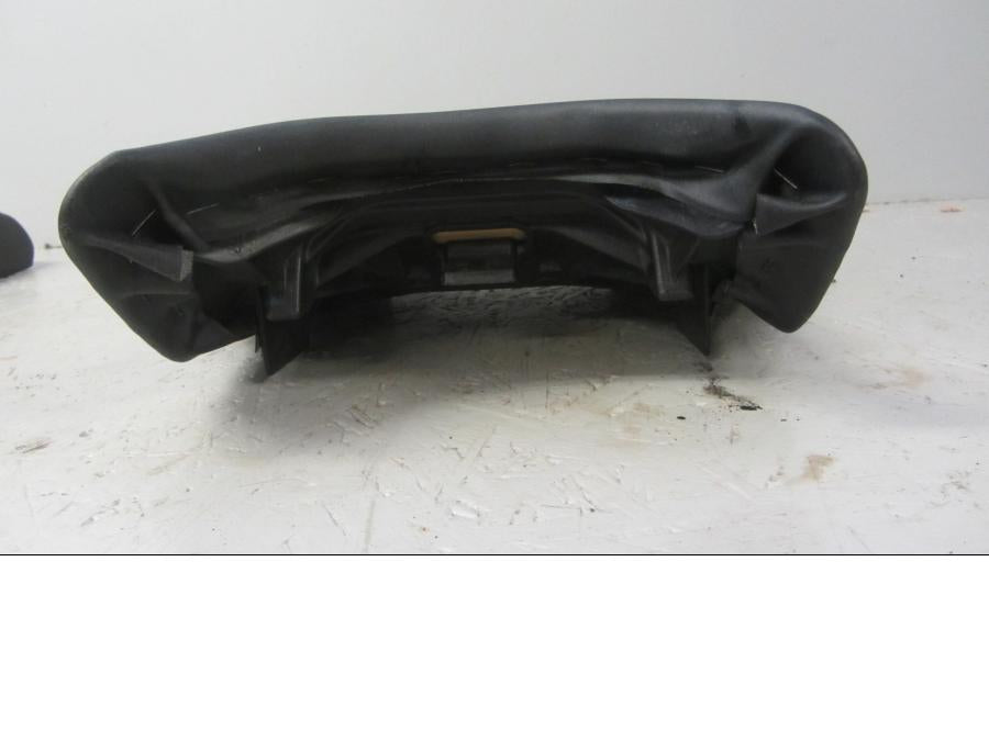 Höger sida på Sadel från en Yamaha YZF R6 -2006 motorcykel.