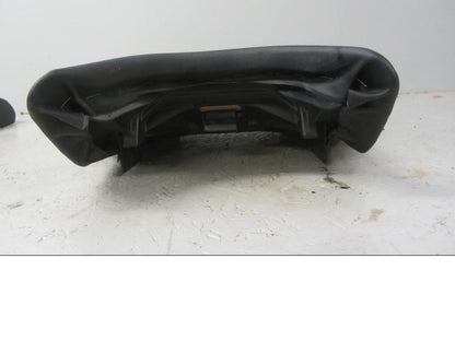 Höger sida på Sadel från en Yamaha YZF R6 -2006 motorcykel.