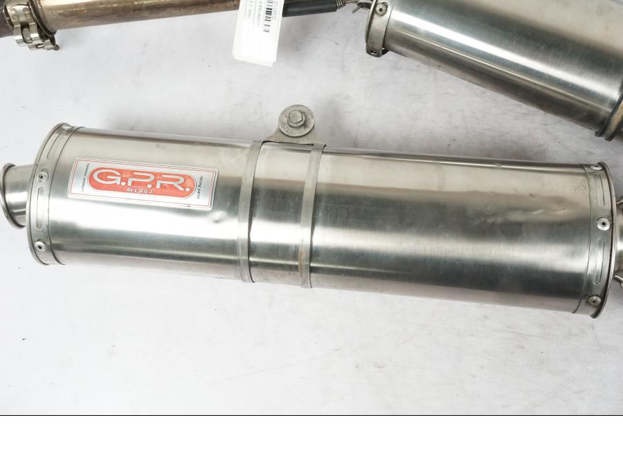 Baksidan på Ljuddämpare Sport från en Suzuki DL 1000 -2003 motorcykel.