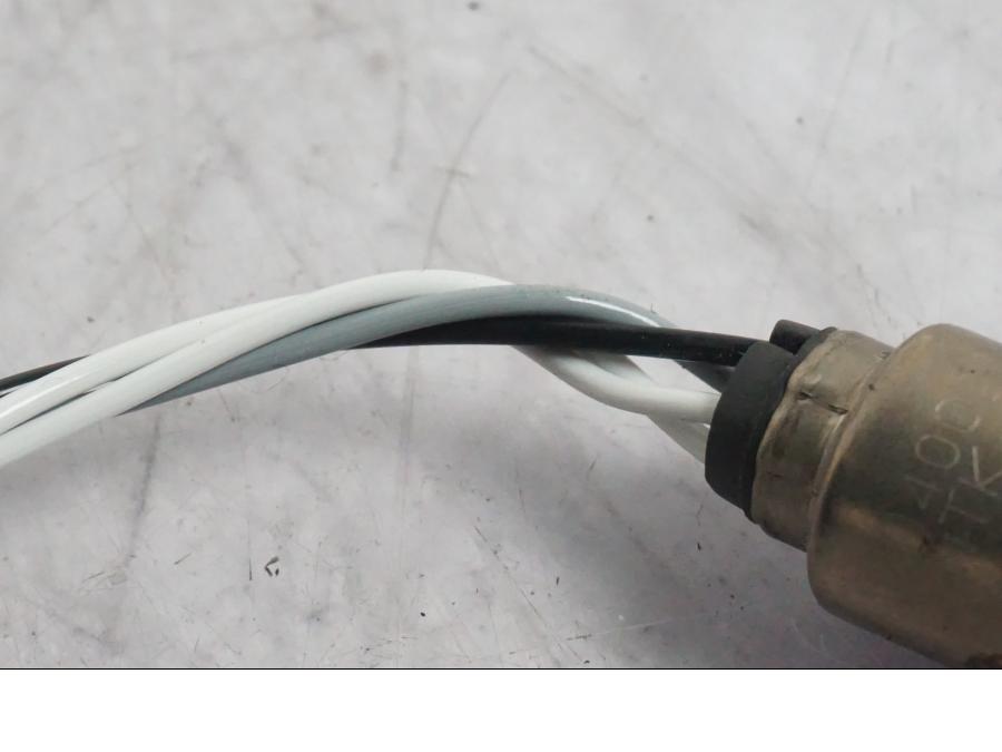 Vänster sida på Lambdasond från en Ducati Multistrada V4 -2024 motorcykel.