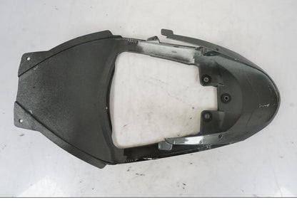 Snett nerifrån på Bakvinge från en Suzuki GSX-R 1000 -2005 motorcykel.