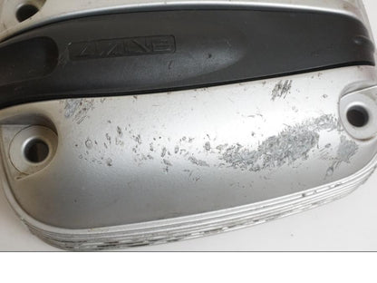 Baksidan på Ventilkåpa från en BMW R 1150 RT -2001 motorcykel.